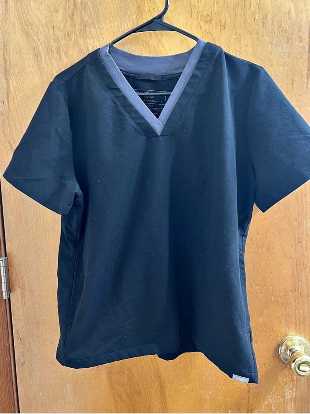 FIGS Scrup top L